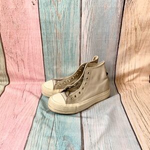 Gray high top platform converse NO SHOE LACES size 5.5